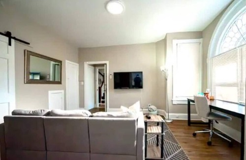 Wilmington Apartment | Gilpin Grand - Renovated Space In Trolley Square 1 Bedroom Apts by RedAwning