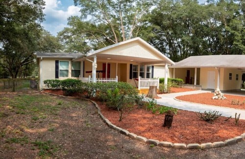 High Springs House | Ginnie Springs Hidden Scuba Oasis Retreat! Only 1 minute from Ginnie Springs