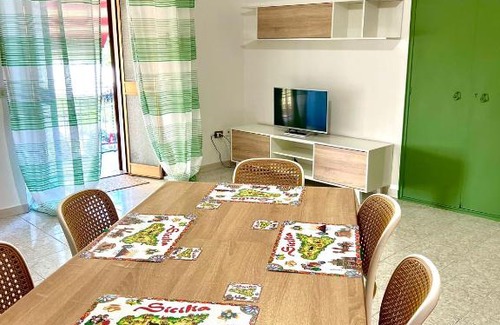 Santo Stefano di Camastra House | Gira Vota e Furria