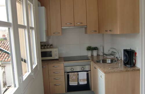 Barri Vell Apartment | Girona-Costa Brava: Historical & Vintage (optional parking)