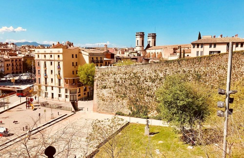 Barri Vell Apartment | Girona-Costa Brava: Historical & Vintage (optional parking)