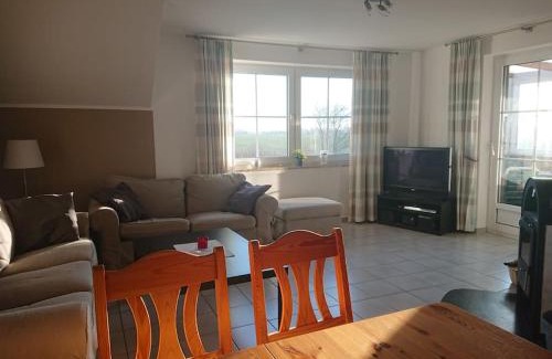 Wenkendorf Apartment | "Giseldas Rosen" - Allergikerfreundliche Ferienwohnung mit Wintergarten
