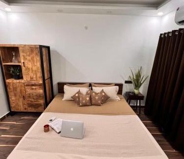 Shivalik Nagar Apartment | Gita Bhawan - Elegant Escape