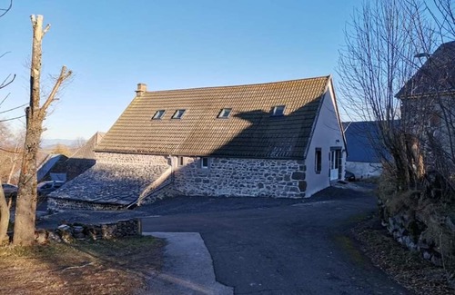 Saint-Victor-la-Riviere Apartment | Gite 10pers 5 min de besse