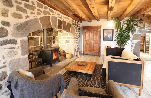 Anglards-de-Salers Cottage | Gite Anglards-de-Salers, 2 bedrooms, 4 persons