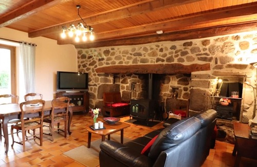 Anglards-de-Salers Cottage | Gite Anglards-de-Salers, 2 bedrooms, 4 persons