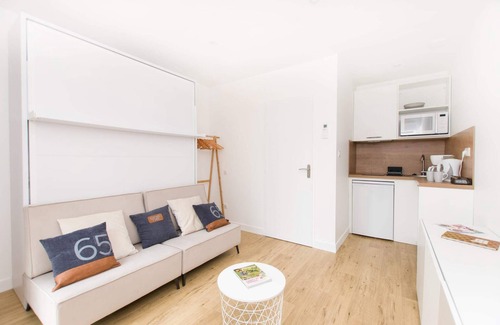 Pujaudran Cottage | Gite Bouconne, air-conditioned studio with terrace for 1 or 2 people - shared outdoor swimming pool