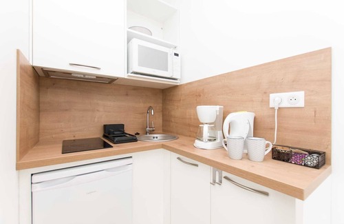 Pujaudran Cottage | Gite Bouconne, air-conditioned studio with terrace for 1 or 2 people - shared outdoor swimming pool