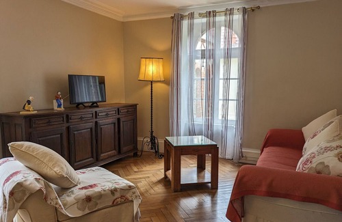 Cernoy-en-Berry Cottage | Gite Cernoy-en-Berry, 5 bedrooms, 10 persons