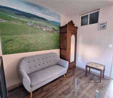 Saint-Georges-de-Mons House | Gite chez Alice et Marcel