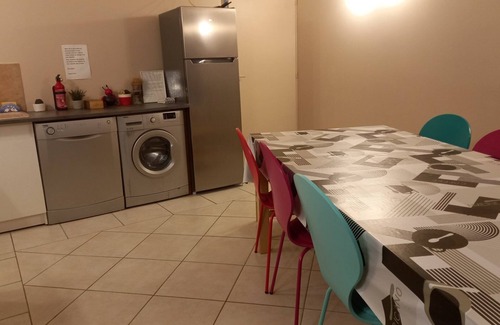 Cholet Cottage | Gîte 'Chez Gwen Et Flo' with Shared Terrace, Shared Garden, and Wi-Fi