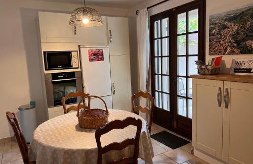 Boulbon House | Gite Chez Un Producteur de Fruits.