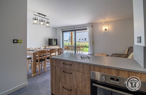Campan Cottage | Gîte-Comfort-Ensuite with Bath