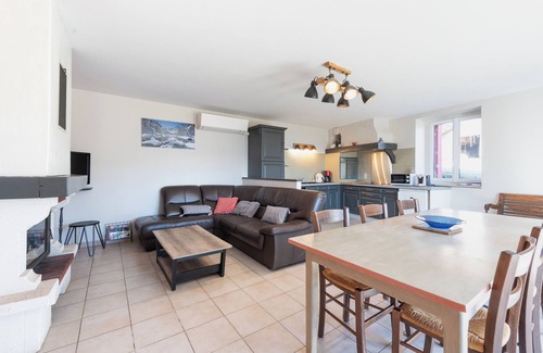 Ouzous House | Gîte d'Ayzi - Charming cottage with panoramic view, ideal for family or friends, 15 min from Lourdes