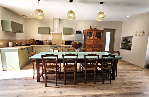 Salon-la-Tour Villa | Gite de France 6 Personen