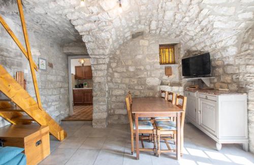 Berrias-et-Casteljau House | Gite de l'écurie