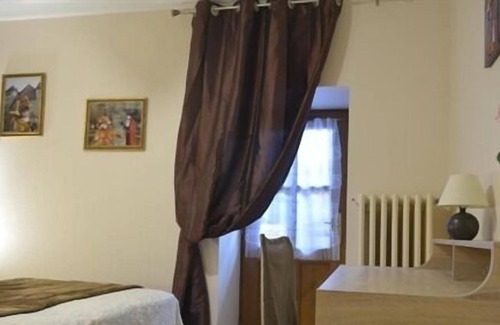 Lournand Cottage | Gîte-Deluxe-Ensuite with Bath-Garden view