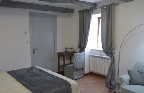 Lournand Cottage | Gîte-Deluxe-Ensuite with Bath-Garden view
