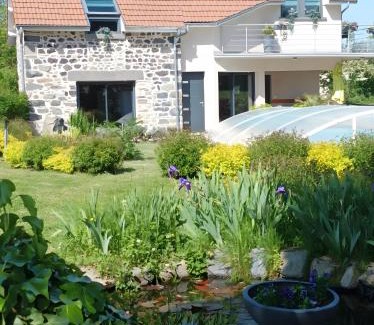 Manzat House | Gite Des Taravelles
