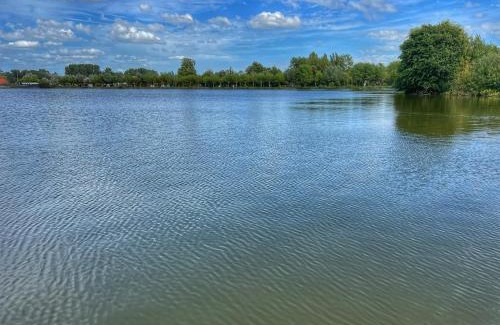 Ardres House | Gite du lac du Palentin Ardres