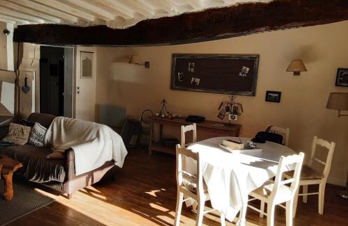 Centre Apartment | Gite Du Passant Rennais avec balcon sur cour