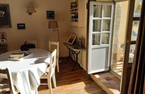 Centre Apartment | Gite Du Passant Rennais avec balcon sur cour