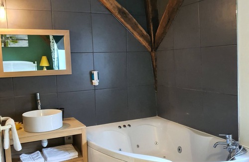 Vitry-le-Francois Cottage | Gîte-Ensuite with Bath-Primevere