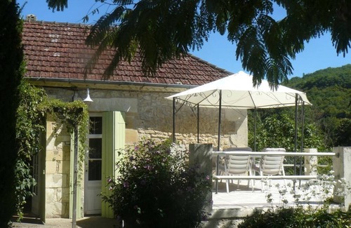 Les Eyzies Cottage | Gîte-Family-Ensuite with Shower-Garden view