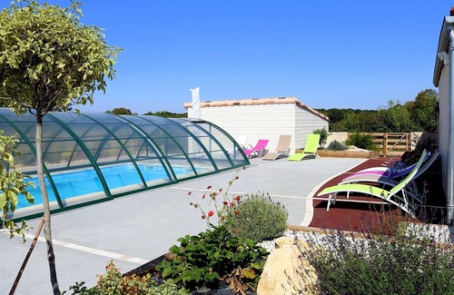 Mervent Cottage | Gîte for 12 people, classified 4 * with heated and covered swimming pool