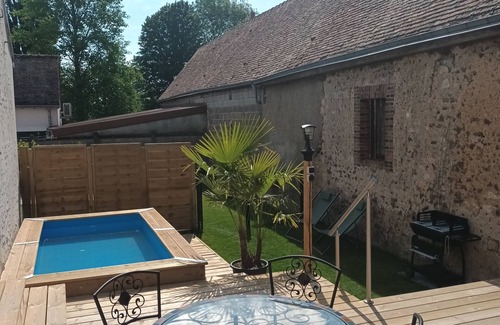 Cloyes-sur-le-Loir Condo | Gite Entre Beauce et Perche Avec Terrasse, Piscine et Jardin Privatif!