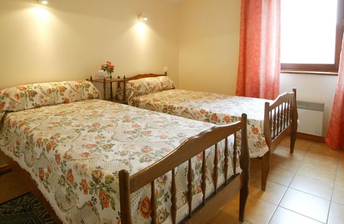 La Roque-Sainte-Marguerite Cottage | Gite La Roque-Sainte-Marguerite, 3 bedrooms, 6 persons