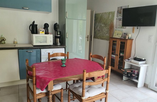 Saint-Martin-de-Castillon Villa | Gîte Hanna en Luberon, private pool, 2 to 4 Pers. Peace and quiet, heart of nature