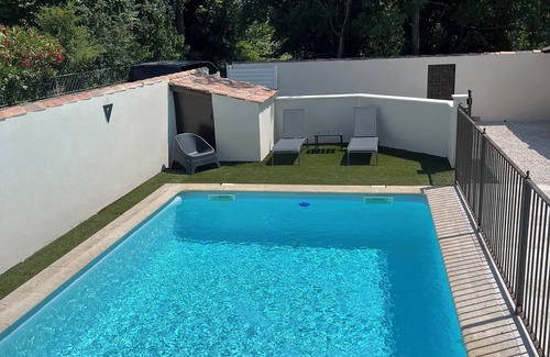 Entraigues-sur-la-Sorgue House | Gîte in Provence with swimming pool near Avignon