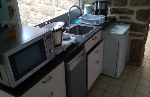 Porspoder House | Gite in 17th century barge house, sea 800 m away, pets welcome