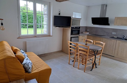Pace House | Gite in the countryside, 3 minutes from town.