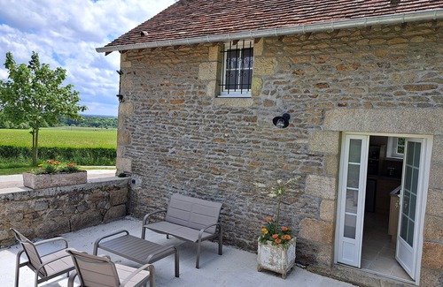 Pace House | Gite in the countryside, 3 minutes from town.