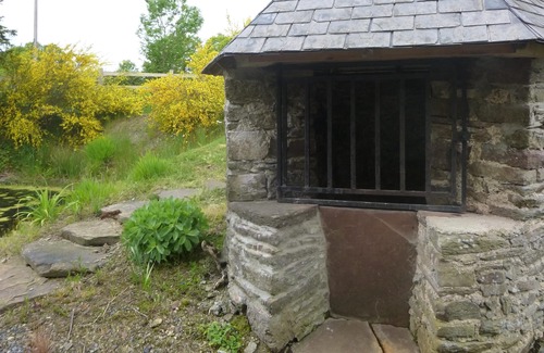 Quibou Cottage | Gite in the heart of Normandy farmland, large living room for socialize