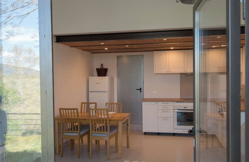 Ansouis Apartment | Gîte L'Abiho, in the heart of one of France's most beautiful villages, facing the Luberon.