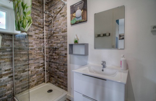 Mallievre House | Gite La Brise 2/4 people 6kms from the puy du fou park