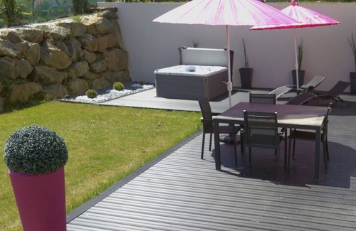 Loguivy House | Gite la Capitainerie (5 stars) - private spa facing Brehat- Paimpol