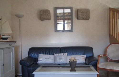 Nevez House | Gite "Le Corbelet" in 18em farmhouse with beach access and coastal path on foot