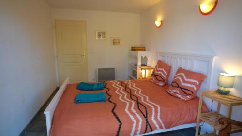 Aouste-sur-Sye House | Gite lechappee bleue Dromoise - la chambre