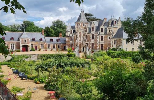 Vernou-sur-Brenne Apartment | GITE LOFT DE 15 PERSONNES AU CHATEAU DE JALLANGES VOUVRAY