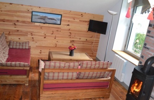 Mandailles-Saint-Julien Cottage | Gite Mandailles-Saint-Julien, 2 bedrooms, 5 persons