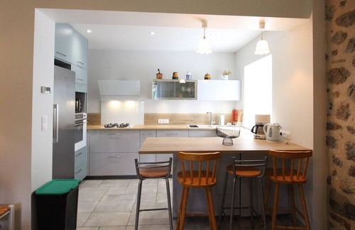 Mandailles-Saint-Julien Cottage | Gite Mandailles-Saint-Julien, 5 bedrooms, 12 persons