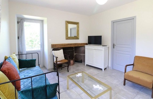 Mandailles-Saint-Julien Cottage | Gite Mandailles-Saint-Julien, 5 bedrooms, 12 persons