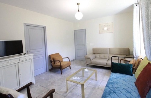 Mandailles-Saint-Julien Cottage | Gite Mandailles-Saint-Julien, 5 bedrooms, 12 persons