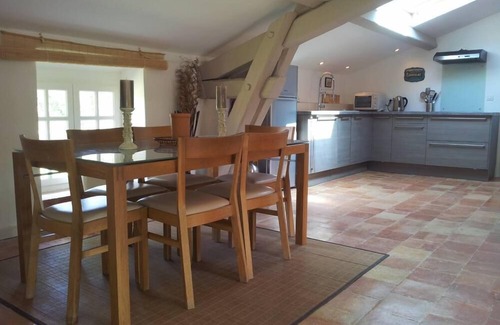 Laure-Minervois House | Gite near Carcassonne, Aude. Newly renovated gite in private domain. Beautiful, rural setting close to local amenities, pleasure lakes and beaches.