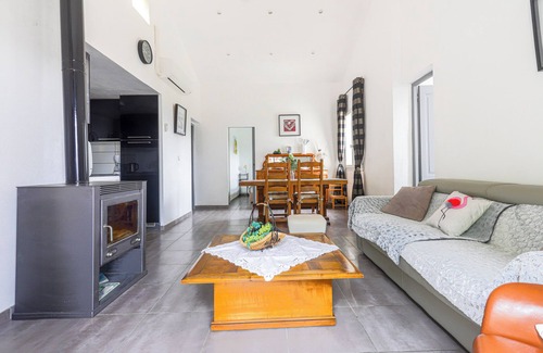Saint-Laurent-du-Var Cottage | Gite on the height of Nice