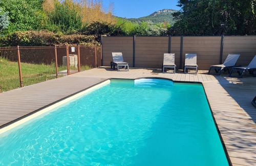 Bragassargues Cottage | 🏡 Gîte Pic Saint-Loup 11-13 pers. with swimming pool, terraces and unique nature view